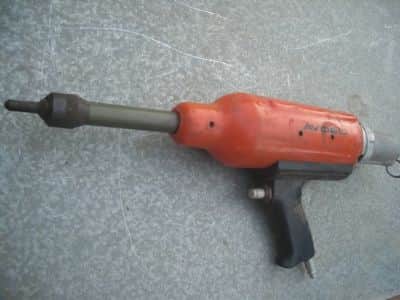 אקדח  ניטים  פנאומטי   avdel  727