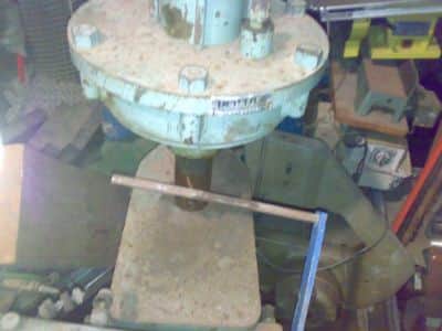 מכבשים     לחיצה עובד על לחץ שמן ללא משאבה