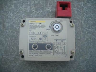 רכיבים    omron  d4bl