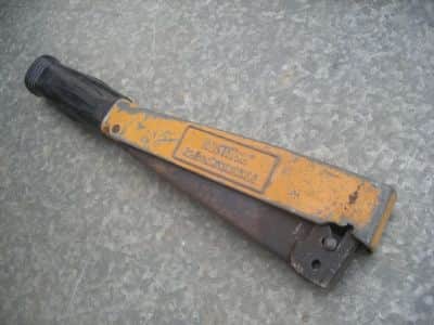 כלי  עבודה      bostitch     מהדק  סיכות