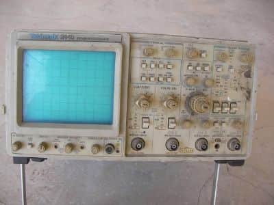 אוסילוסקןפ    tektronix  2445