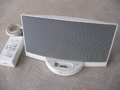 תחנת  עגינה  לאייפון   bose  soundDoch