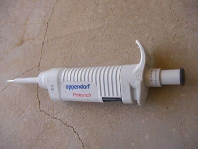 ציוד  למעבדות  eppendorf  research  2.5