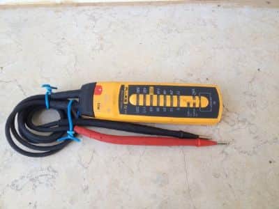 בדיקת  מתח   fluke  t2  wr