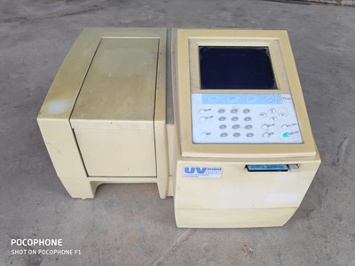 ספקטרופוטומטר  shimadsu  uv  1240