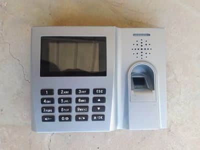 מכשיר  זמן  נוכחות  ביומטרי  u260-c