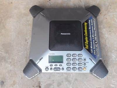 תקשורת  לשיחות  ועידה  panasonic  kx-ts730