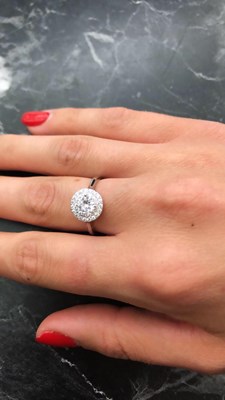 טבעת פירמידה עגולה כסף משובץ