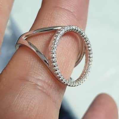 טבעת מעגל חלול כסף משובץ