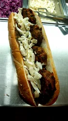 בגט מפרום טוניסאי (מחשי) מבשר בקר עם רוטב