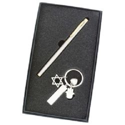 סט של עט ומחזיק מפתחות במארז מתנה