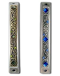 מזוזה צרה שדי ואבני חן מרובעות