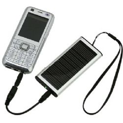 מטען סולארי לטלפון סולארי עם פנס לד ומתאמים לטלפונים שוניםמתאים כמתנה, מתנה ליום הולדת, לכנסים ,אירו