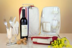 צידנית עם כלים