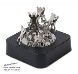 משחק מגנטים עם אנשים