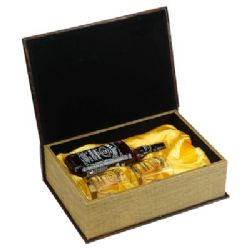 בר עם שתי כוסות ג'ק דניאלס, בצורת ספר עתיקמתאים כמתנה, מתנה ליום הולדת, לכנסים ,אירועים.