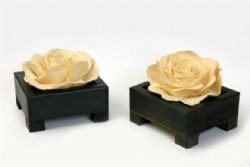 סבון מעוצב ורד ענק במעמד עץ יחיד