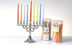 נרות לחנוכה במגוון צבעים לחנויות ויחידים
