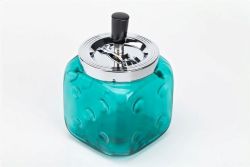 מאפרה מזכוכית בצורת קוביה