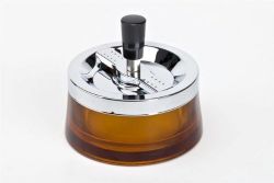 מאפרת זכוכית מעוצבת