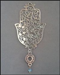 מתלה חמסה  בעיצוב רימונים וגלגל הברכות, בציפוי כסף אמיתי או זהב 24 קראט.